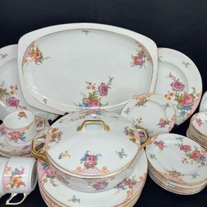 White and Gold Elegant Dinnerware Set